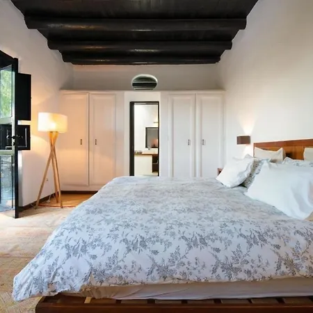 Exklusives, Familienfreundliches Ferienhaus Mit Grossem Garten Und Beheiztem Pool
