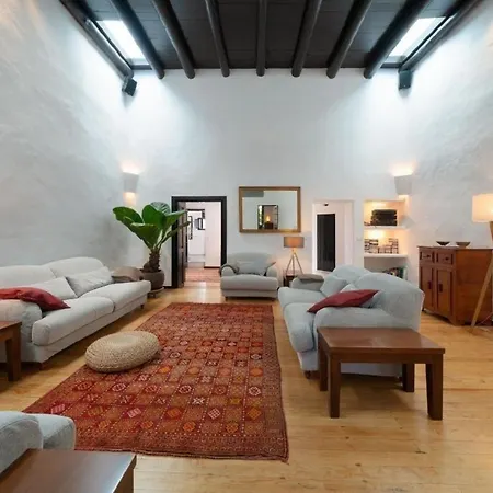 Ferienhaus Exklusives, Familienfreundliches Ferienhaus Mit Grossem Garten Und Beheiztem Pool