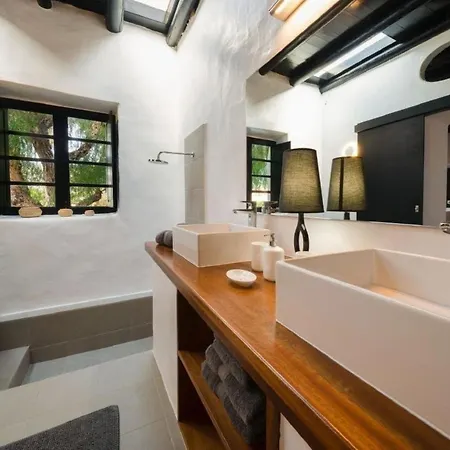 Exklusives, Familienfreundliches Ferienhaus Mit Grossem Garten Und Beheiztem Pool Ferienhaus