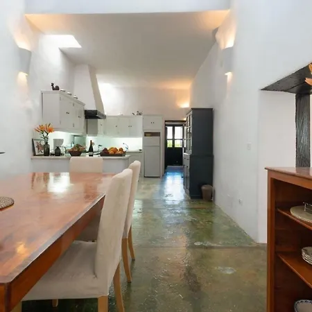 Casa de Férias Exklusives, Familienfreundliches Ferienhaus Mit Grossem Garten Und Beheiztem Pool