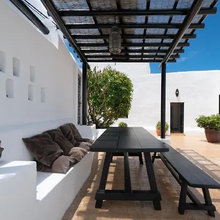 Exklusives, Familienfreundliches Ferienhaus Mit Grossem Garten Und Beheiztem Pool Casa de Férias Guatiza